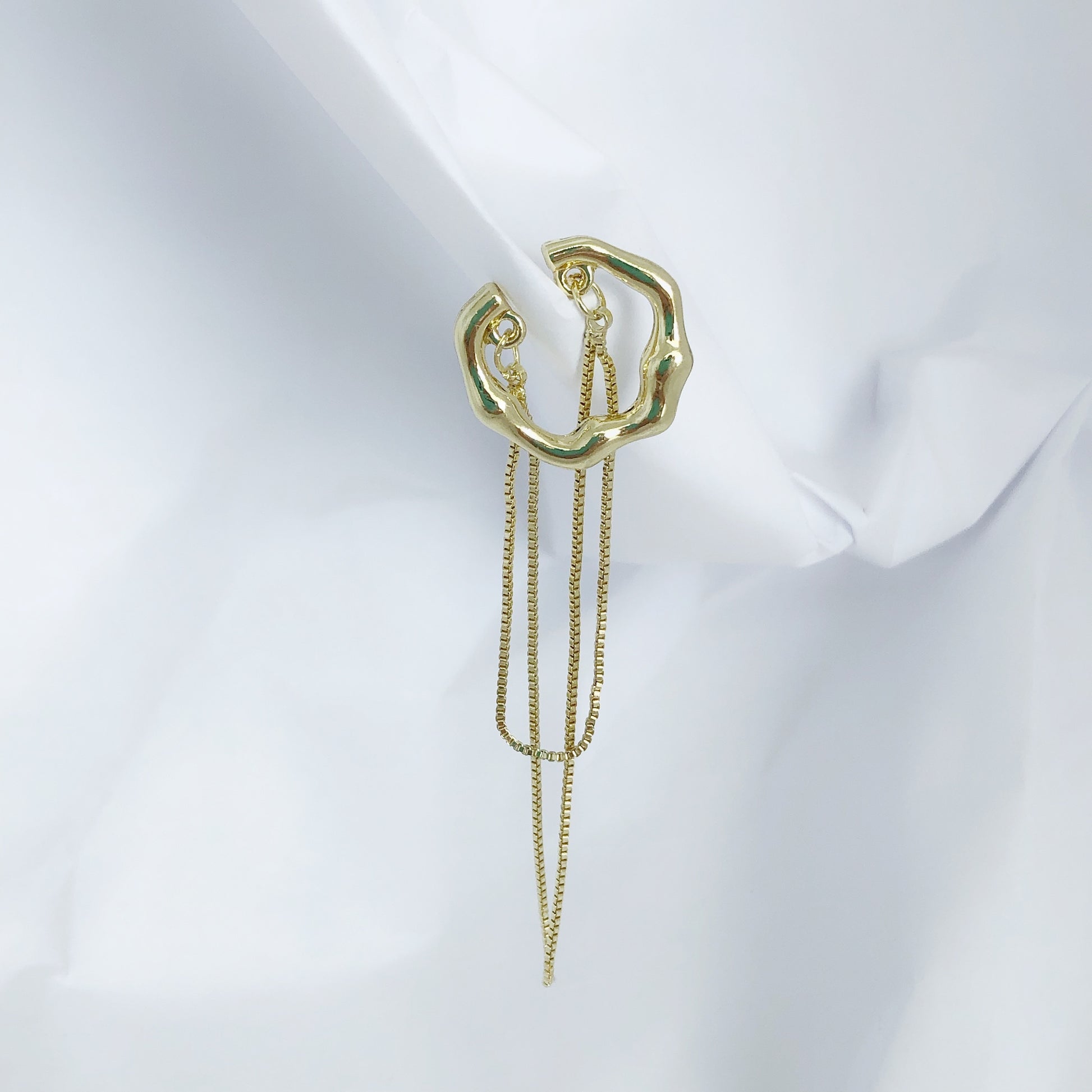Arete Ear Cuff con cadena colgante