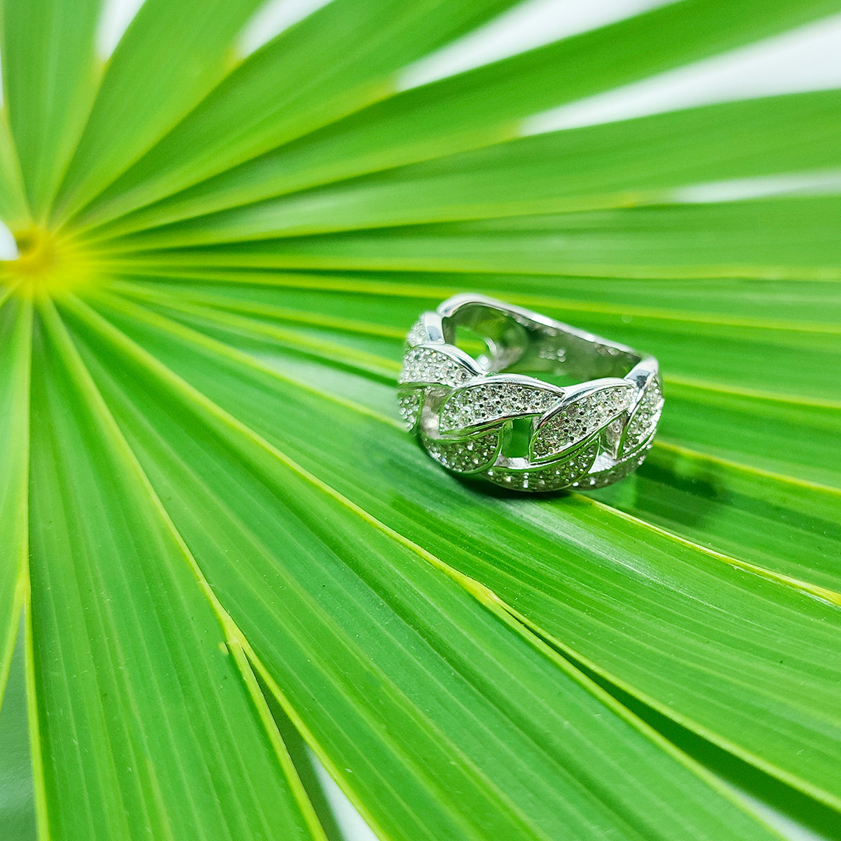 Anillo de plata con eslabones